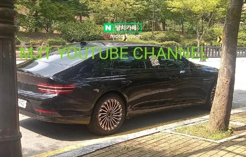 Genesis G80 EV Limousine Spied