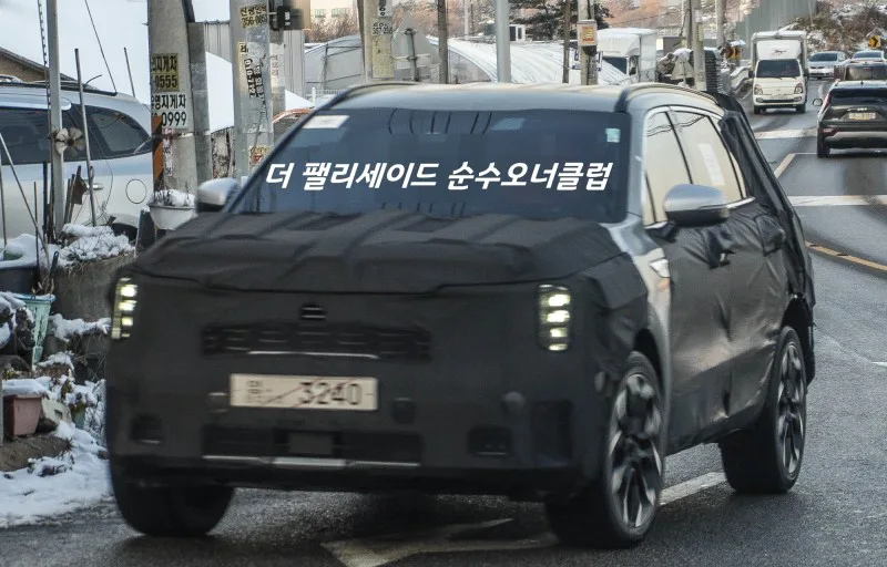 Kia Sorento Facelift Spied w/ Production Lights
