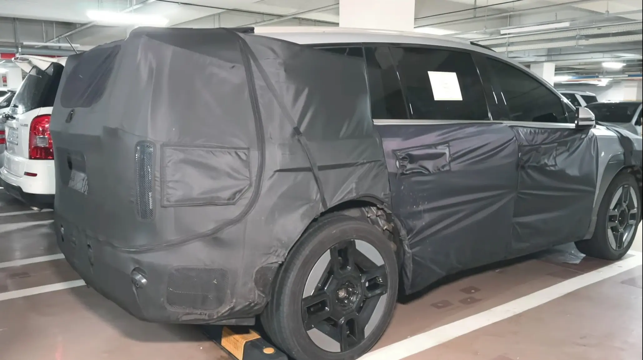 hyundai ioniq 7 spied 4