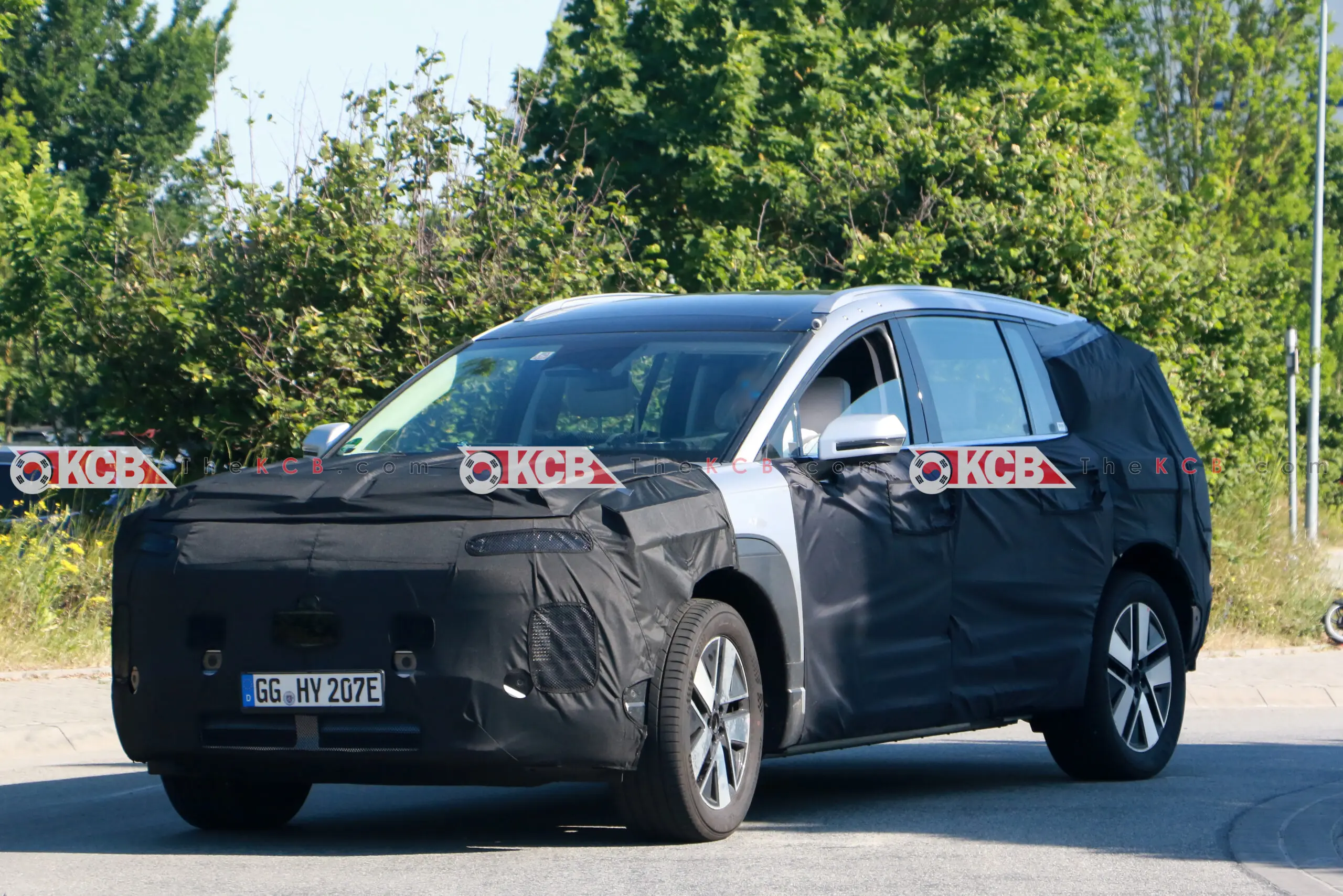 Peugeot E-5008 Electric SUV Makes Spy Photo Debut [UPDATE]