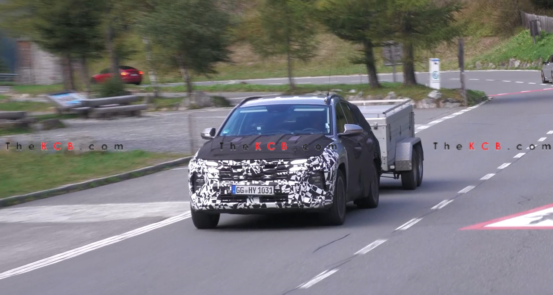 hyundai tucson facelift spied in video