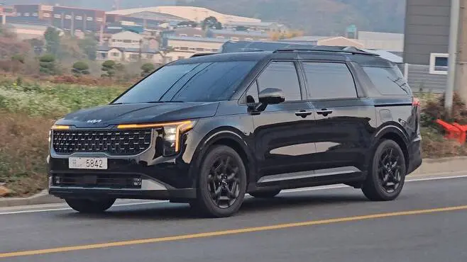 US-Spec KIA Carnival Spotted Undisguised