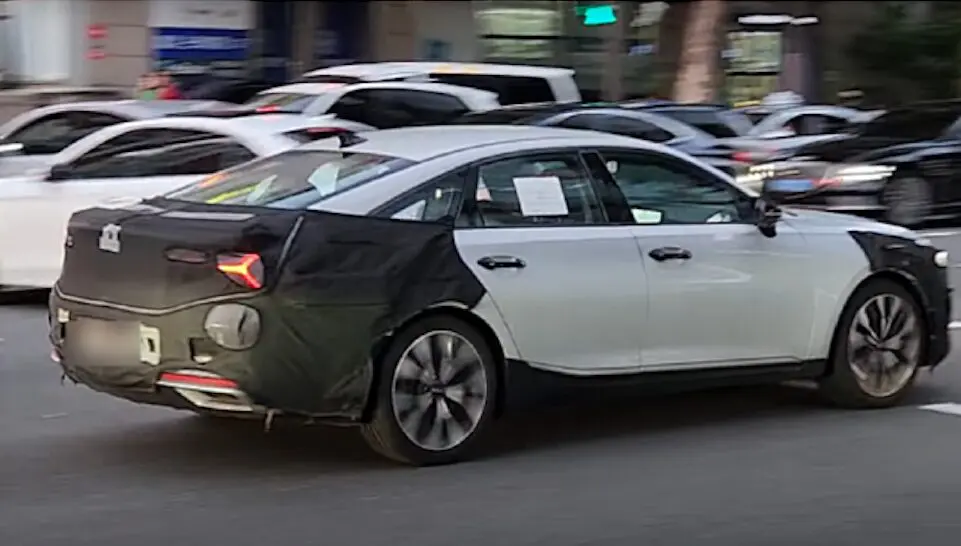 KIA K8 Facelift Spied Testing