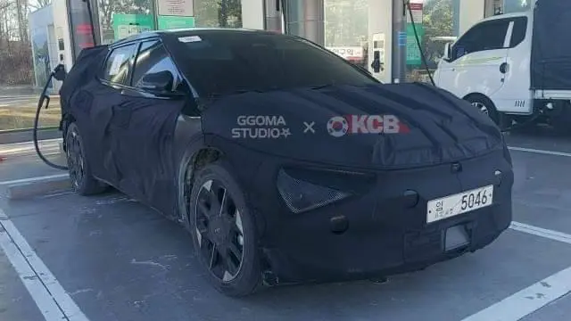 Kia EV6 Facelift Spied While Charging