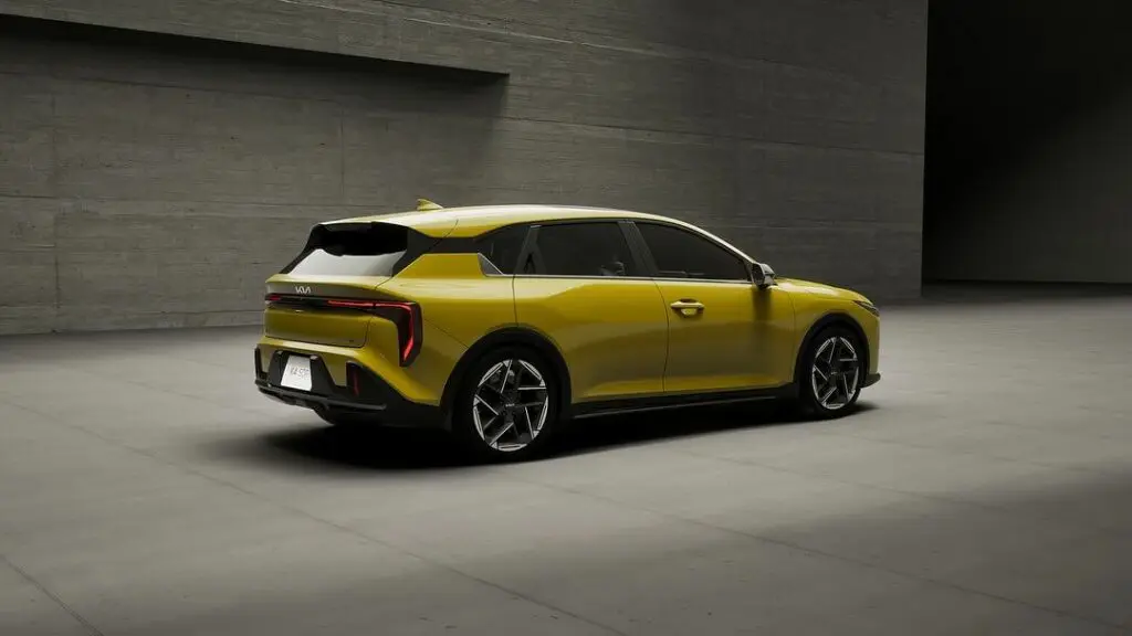kia k4 5 door showcased 3