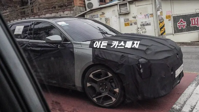 KIA K8 Facelift Spied Up Close
