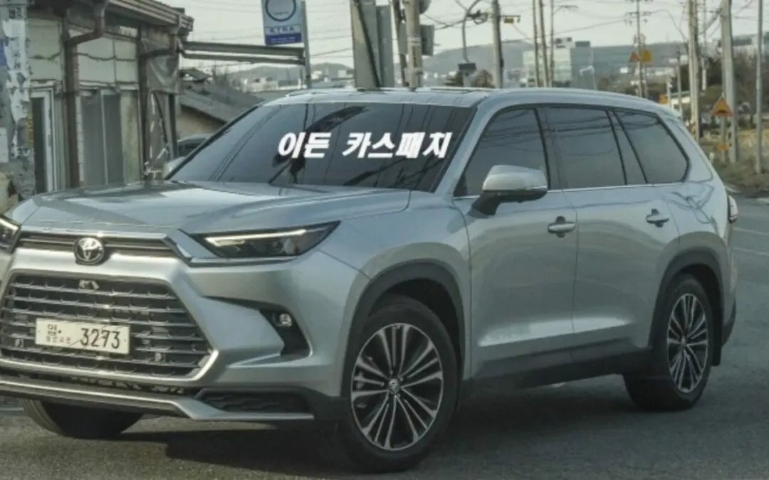 Hyundai Spied Benchmarking Grand Highlander