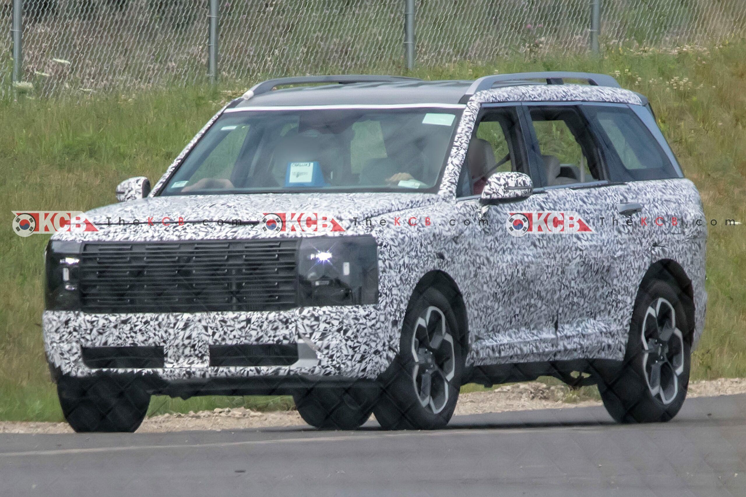 hyundai palisade lx3 loses camouflage 9