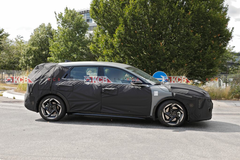 kia ceed sucessor k4 spied 1