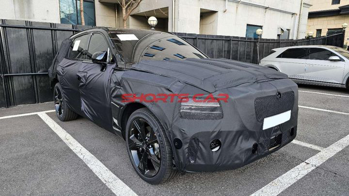 genesis gv80 black spied 1