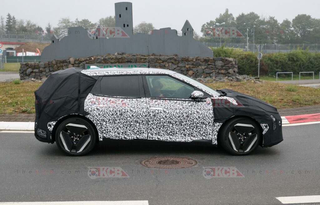 kia ev4 hatchback spied loses camouflage 3