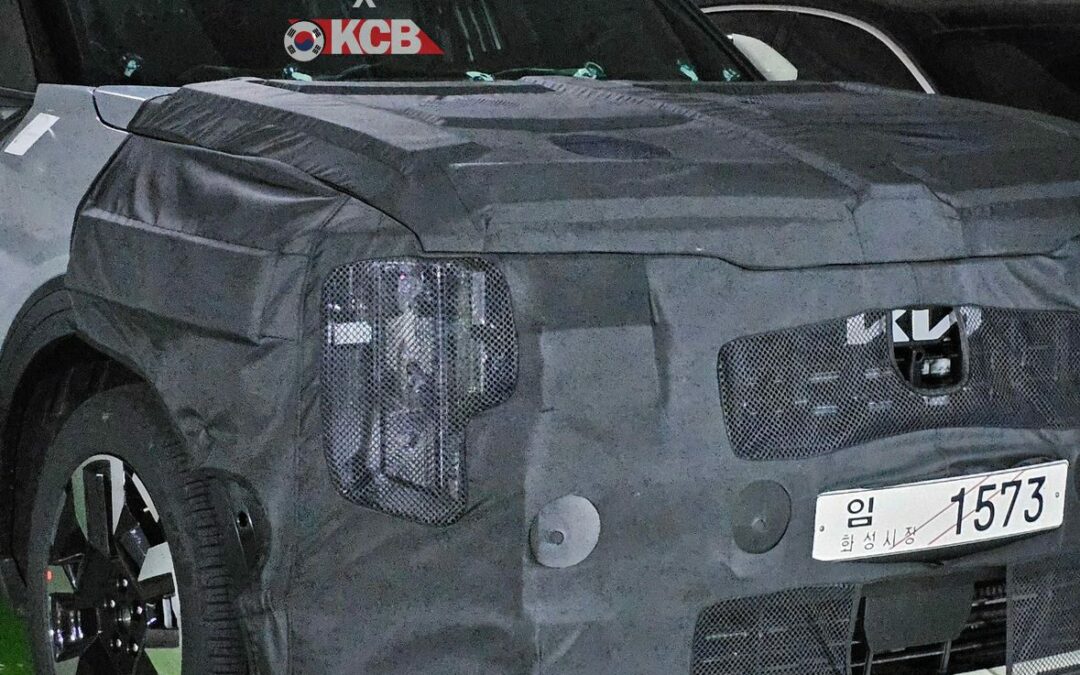 KIA Telluride Hybrid Spied Up Close Inside a Parking Lot