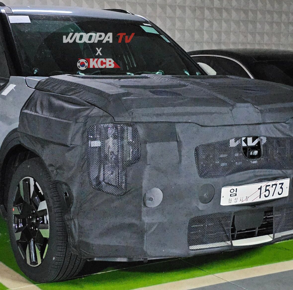 kia telluride hybrid spied up close