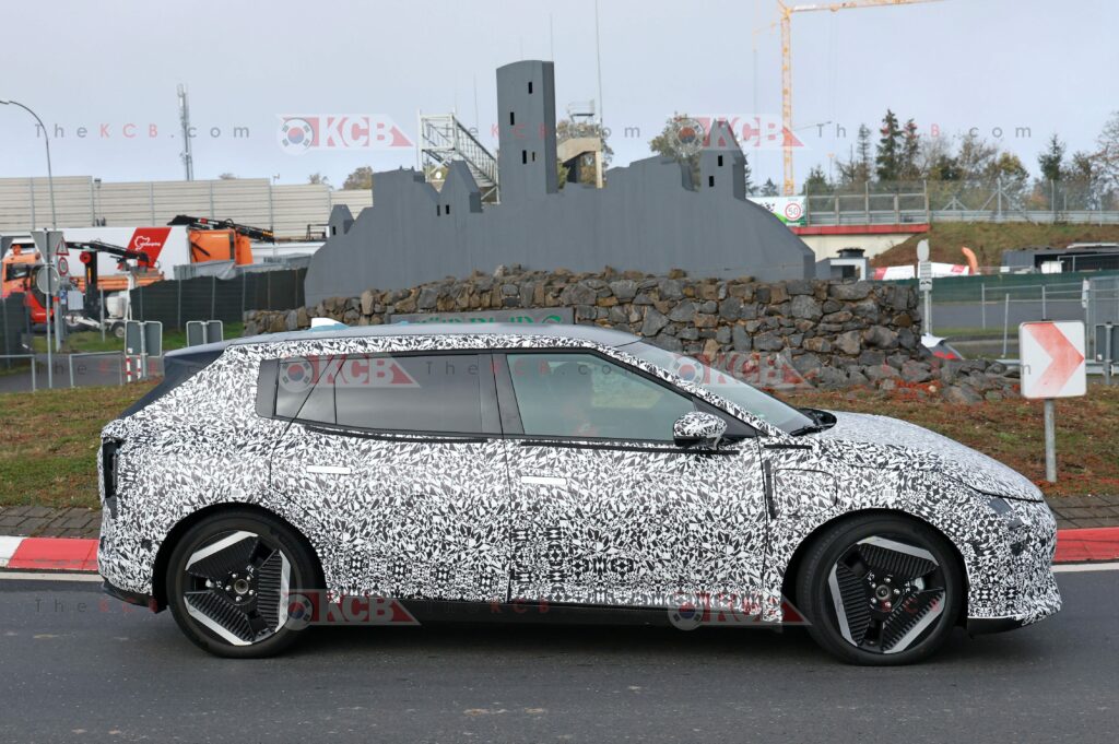 KIa EV4 Hatchback less camo 19