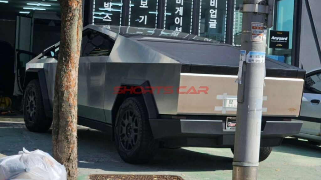 tesla cybertruck spied near hyundai rd center3