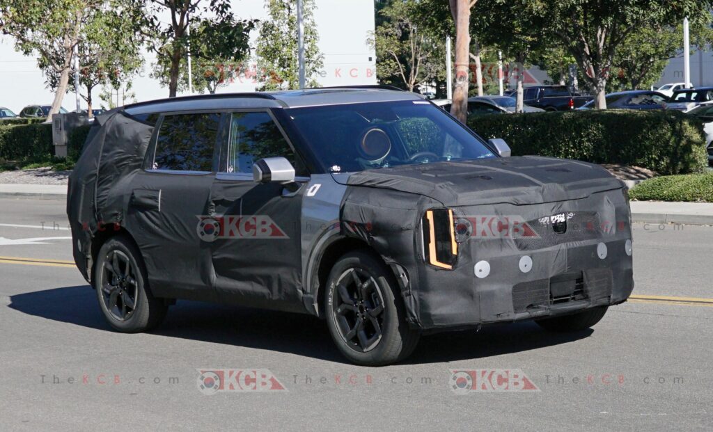 kia telluride spied production lights back and forth 4