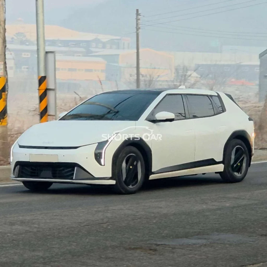 kia ev4 hatchback in the wild 3