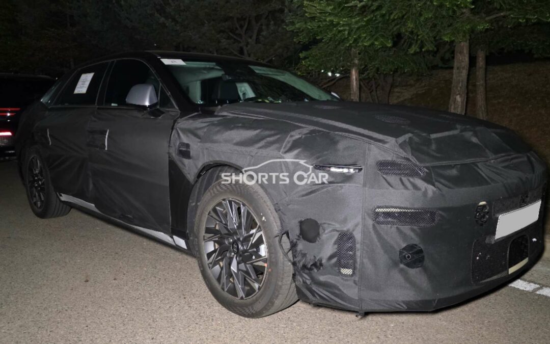 Hyundai Grandeur Facelift Spied for the First Time