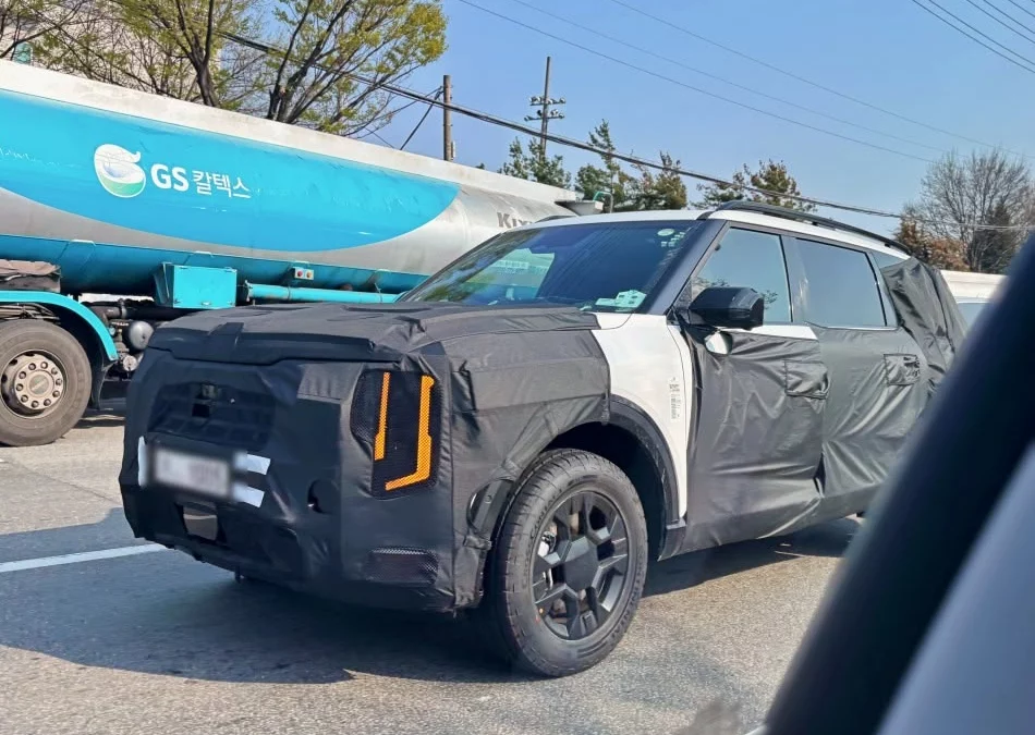 Next-Gen Kia Telluride X Line Spied with Big Orange DRLs