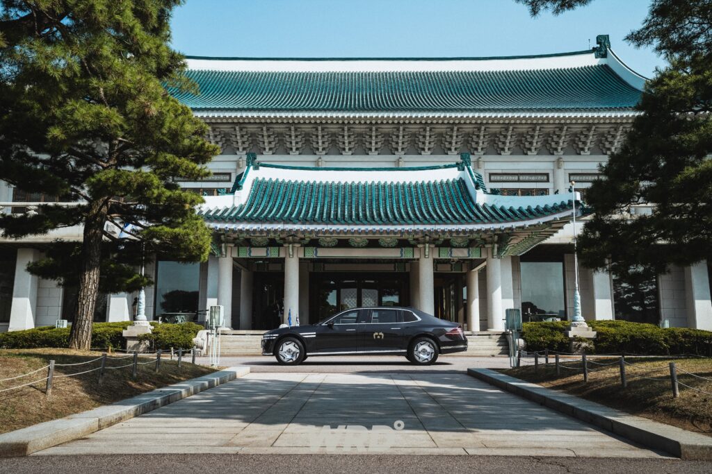 Front view of Project712 Presidential G state car concept at Blue House main entrance