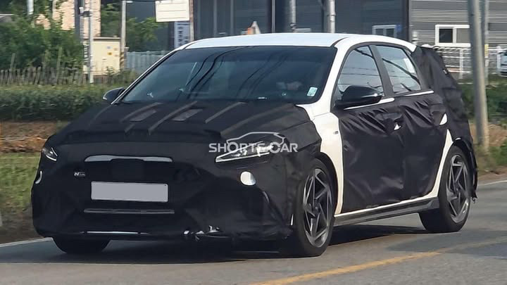 Hyundai i30 Spied Testing Under Camo: 3rd Facelift or Emissions Update?