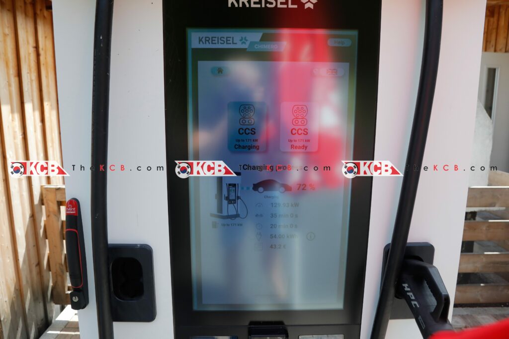 hyundai staria ev spied leaked interior