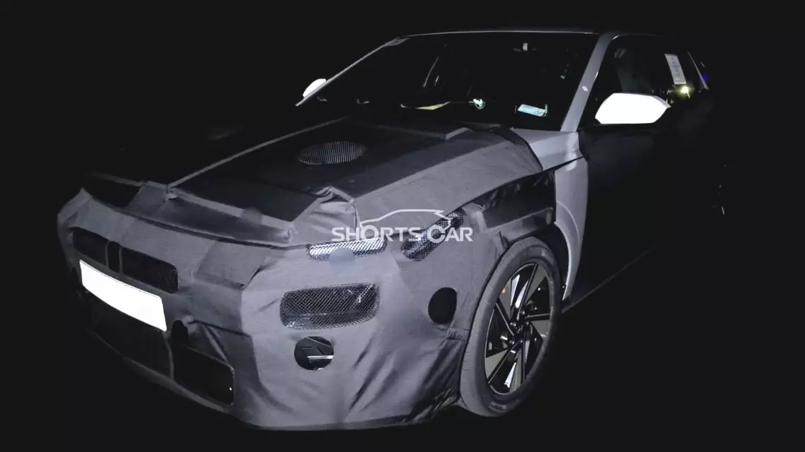 hyundai elantra cn8 spied for the first time