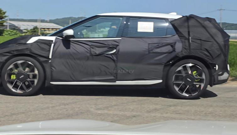 kia ev4 gt hatchback spied 2