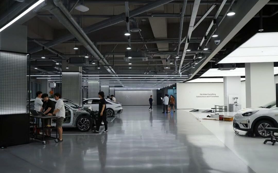 Hyundai Executive Chair Chung Euisun Reaffirms Autonomous Driving Strategy with 42dot Visit