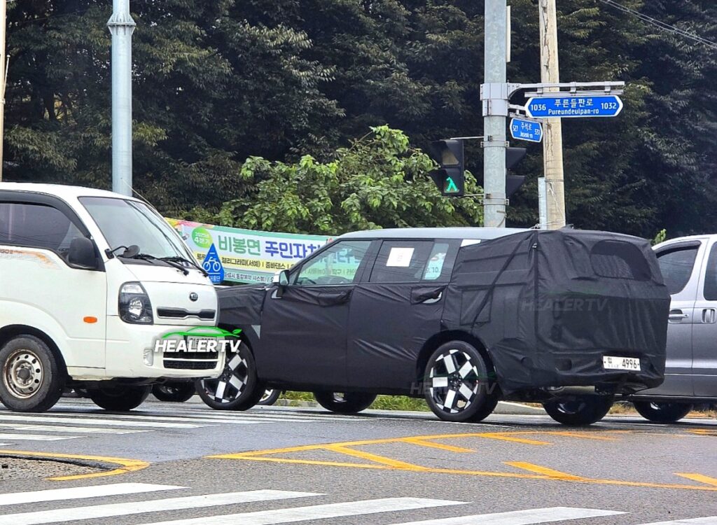 hyundai santa fe facelift spied healer tv
