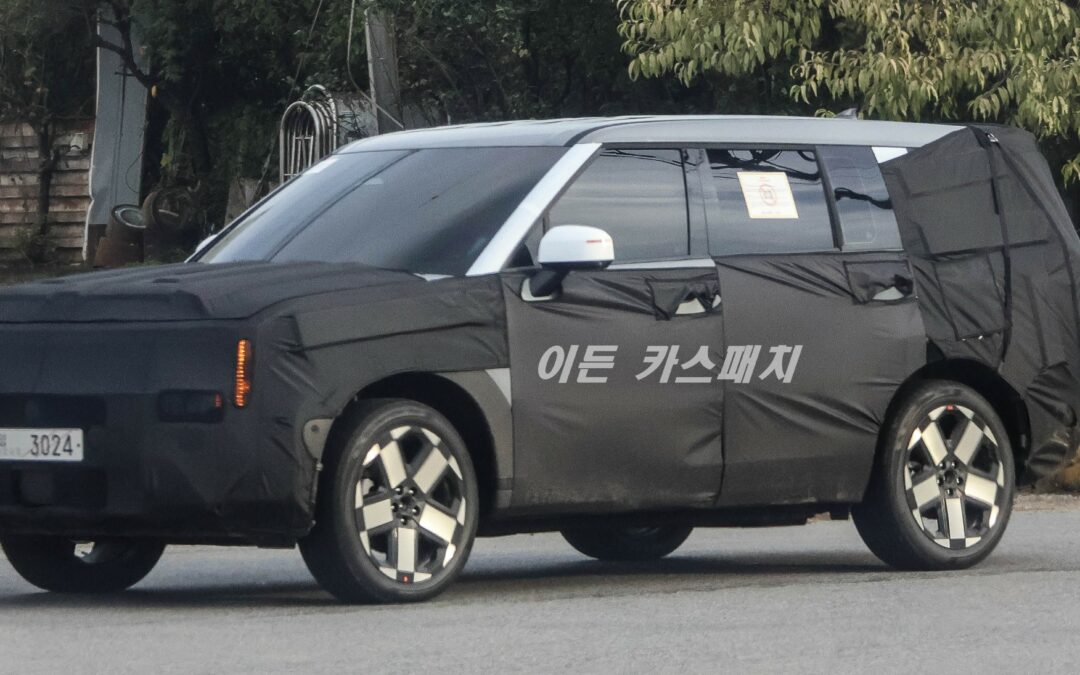 2027 Hyundai Santa Fe Facelift Spotted Up Close