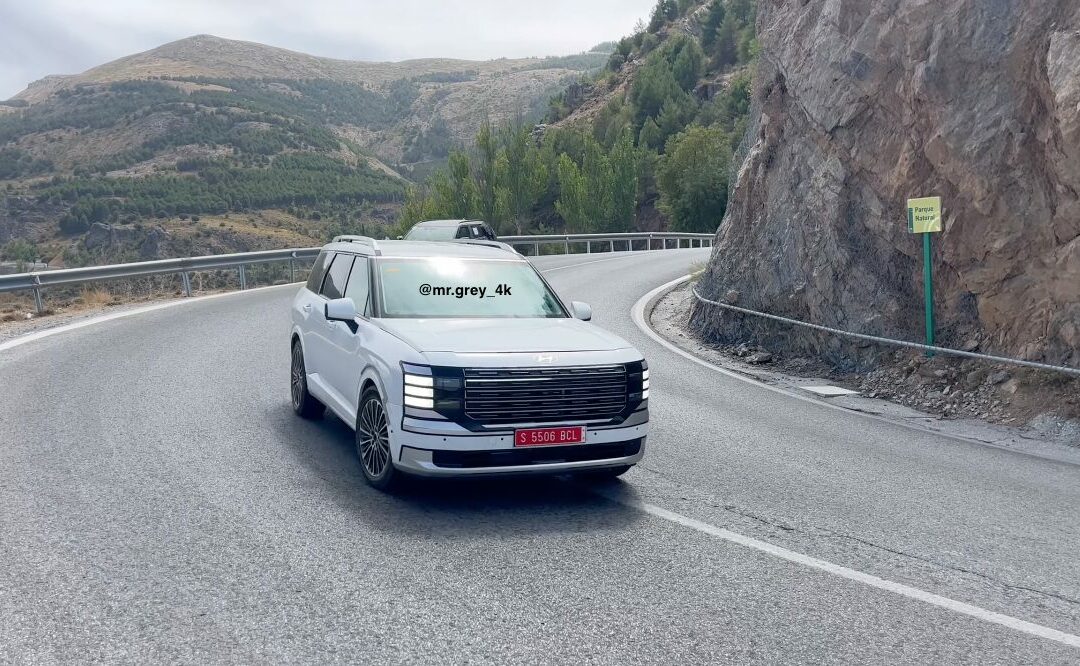 Hyundai Palisade Prototype Spotted in Spain During Tests, Possible European Debut