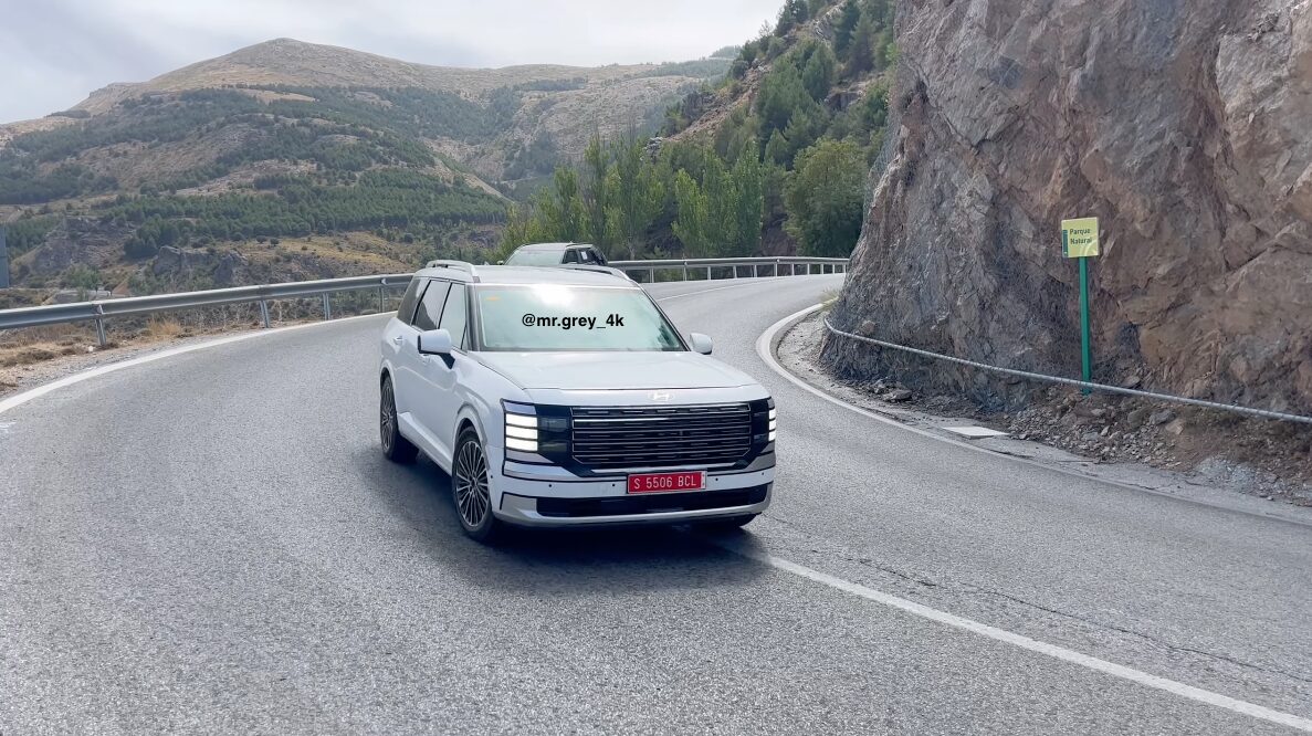 hyundai palisade spied testing in Spain
