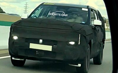 Hyundai Santa Fe Facelift Shows its New Headlights and DRL LED
