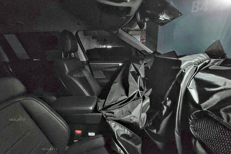 Another Spy Photo Shows PLEOS Screen Inside Hyundai Santa Fe Facelift