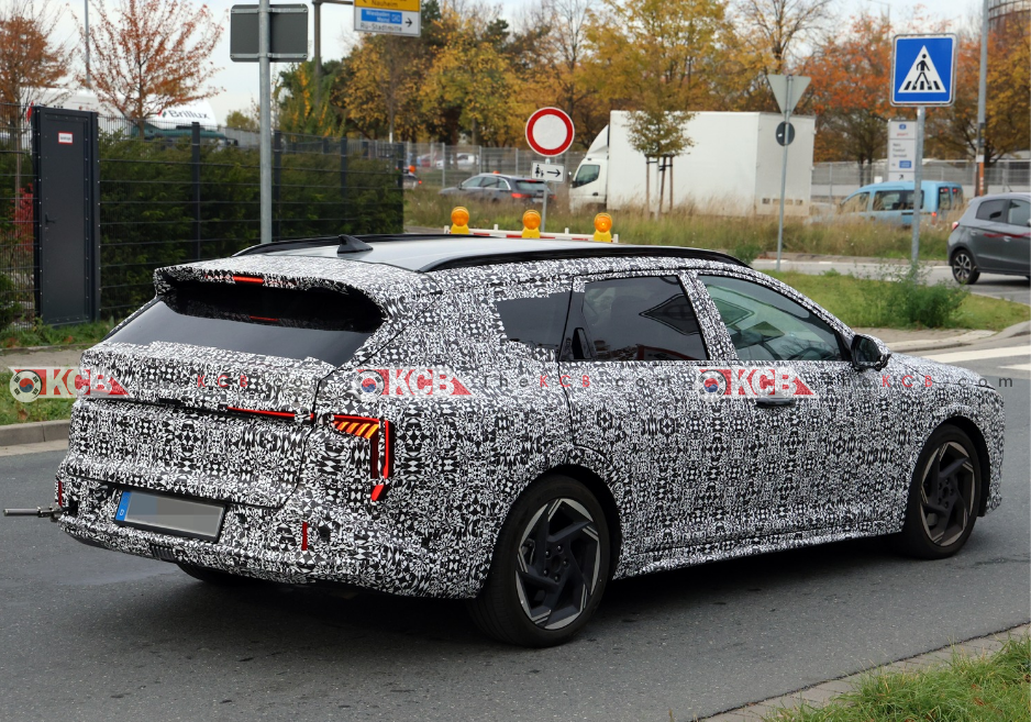 Kia k4 wagon losing camouflage