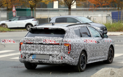KIA K4 Wagon Spotted While Losing Camouflage