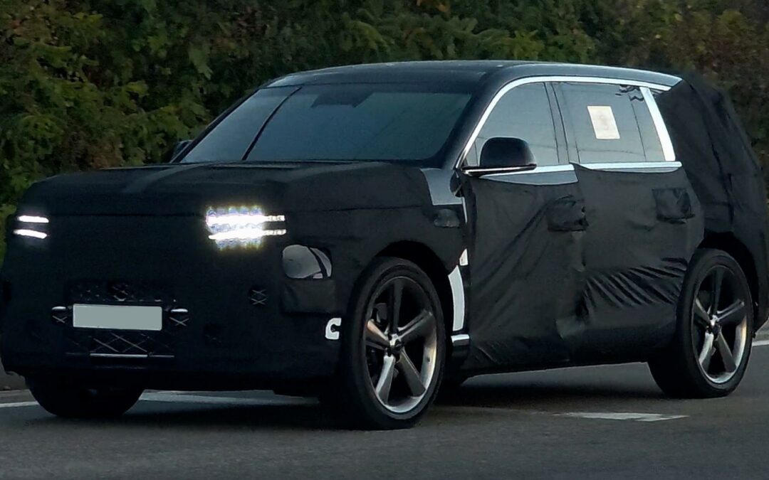 Genesis GV90 New Spy Photos Confirm Wheel Design and Dual-Body Strategy