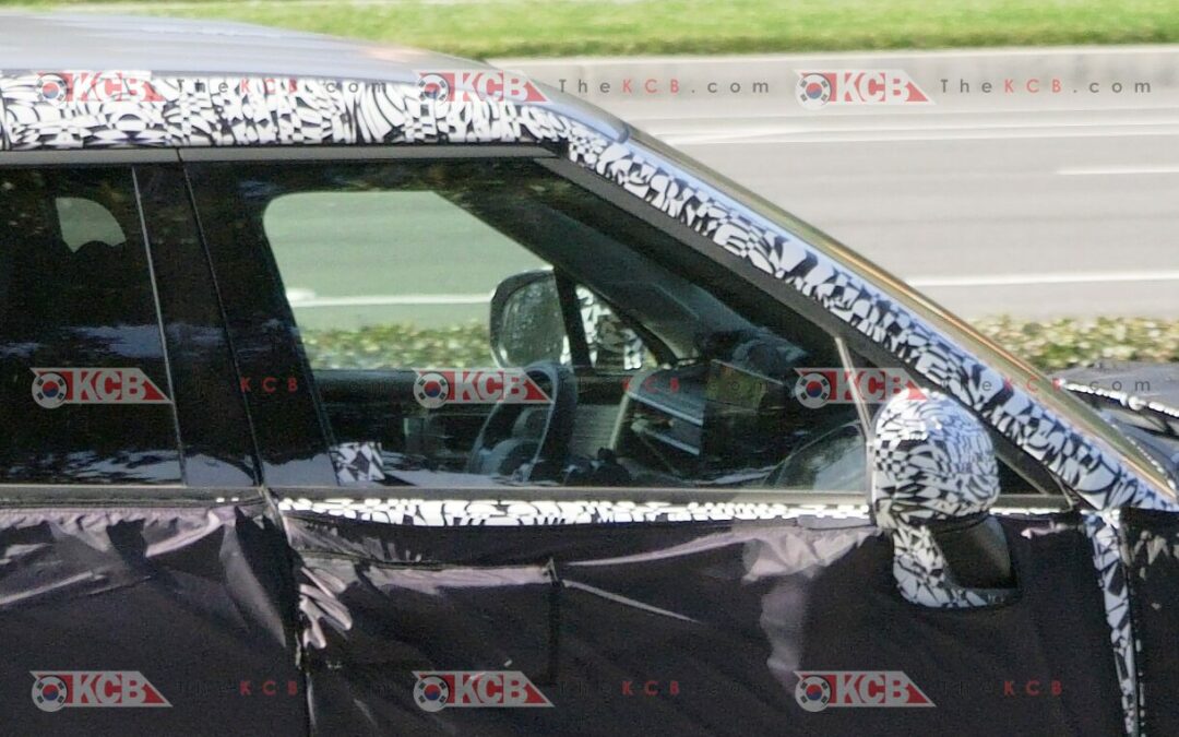 2027 Hyundai Santa Fe Facelift Interior Exposed with Pleos, New Steering Wheel