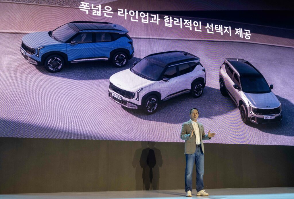 kia seltos hybrid launched in korea 4