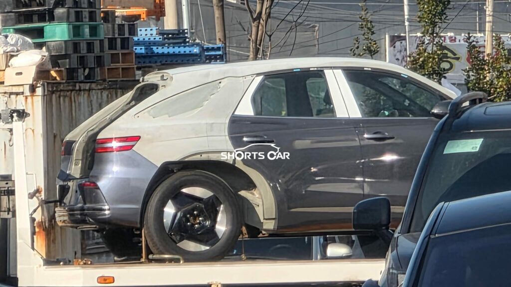 mysterious genesis gv70 test mule spotted 2