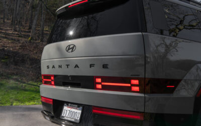 Why the Hyundai Santa Fe “Bone-tafe” Design Failed to Stop the Kia Sorento’s Market Dominance