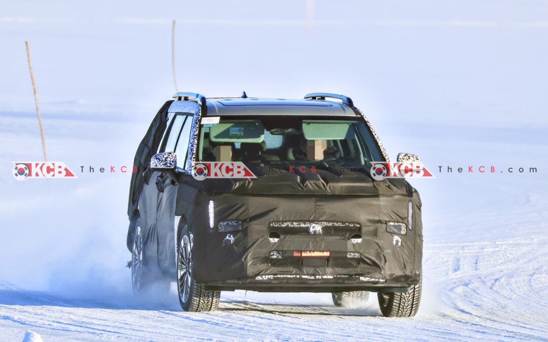 Hyundai Santa Fe Facelift Spotted with Production DRLs