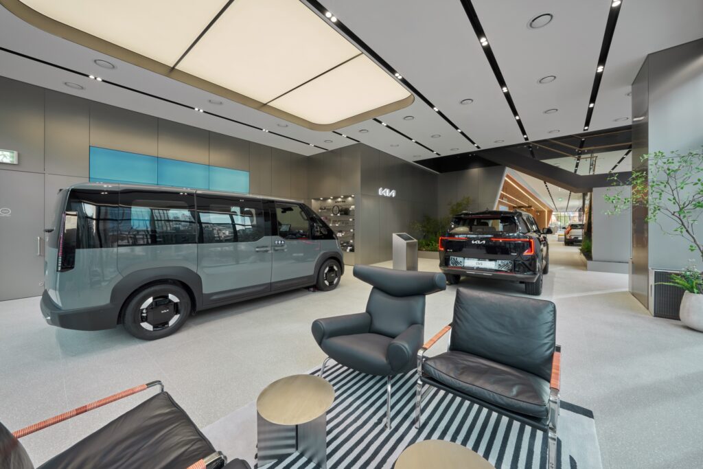 Kia Opens Siheung Flagship Store5