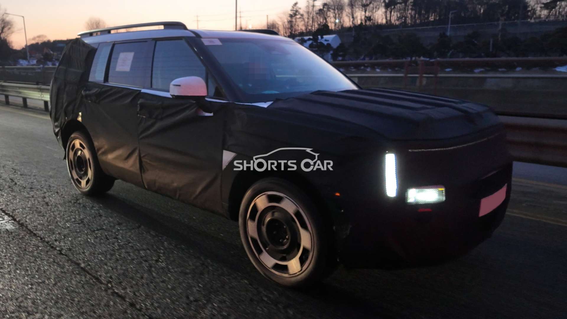 hyundai santa fe facelift drl revealed on latest spy photos 12 hyundai santa fe facelift drl revealed on latest spy photos 12