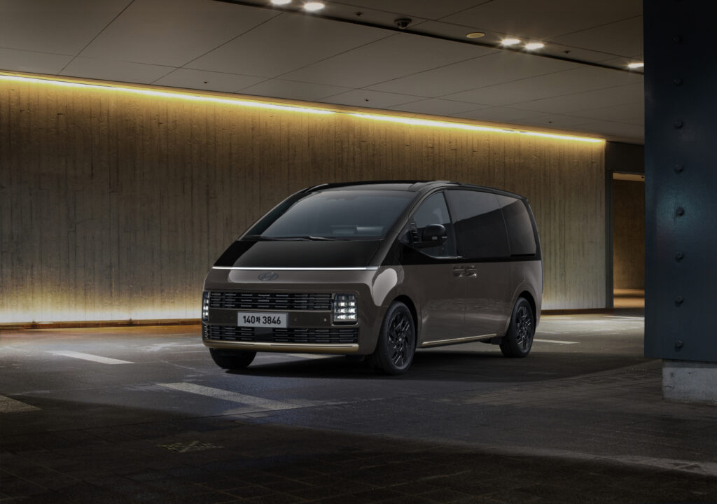hyundai staria limousine hybrid limousine electric 5